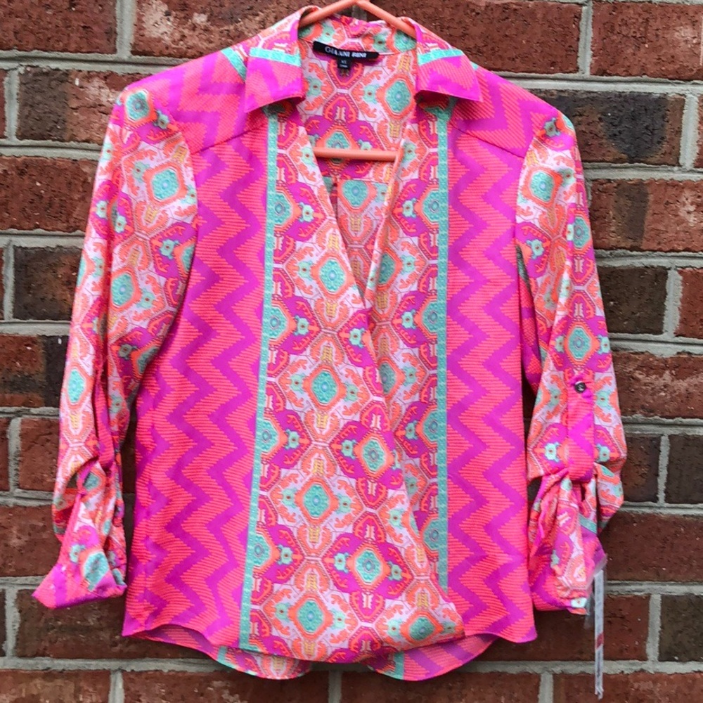 Beautiful Gianni Bini Top NWT Great Colors